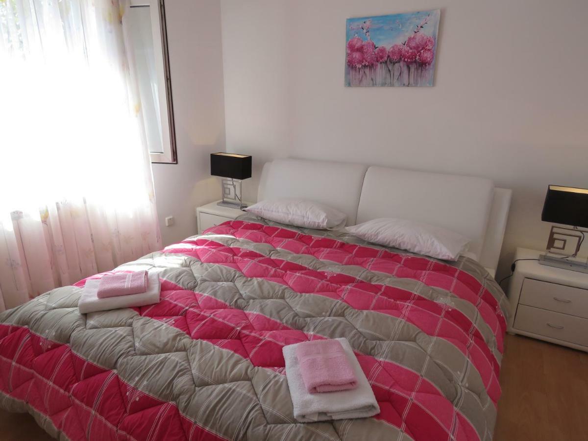 Apartment Smilje Šibenik Екстериор снимка